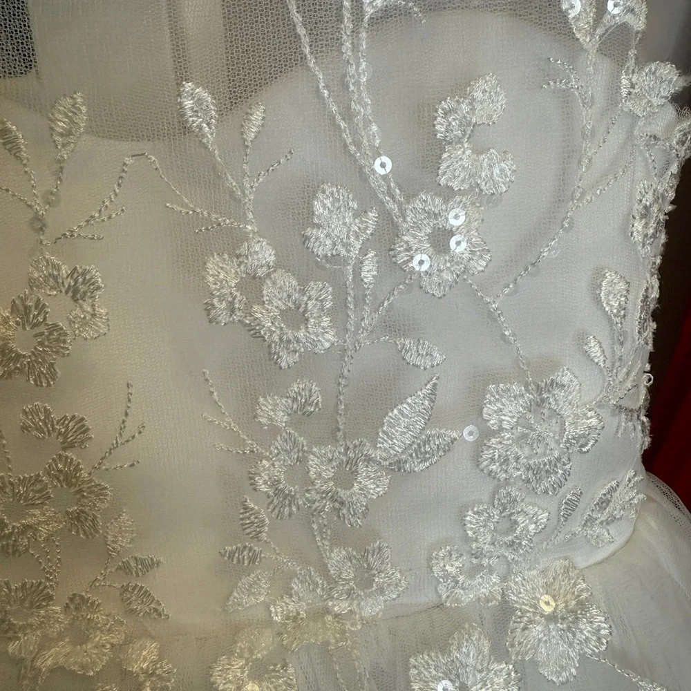 Ellie Gowns Size 4 White Floral Embroidered Bridesmaid Dress